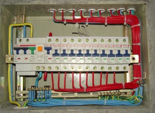 三相配电箱接线图（家用配电箱安装接线方法）(图1)